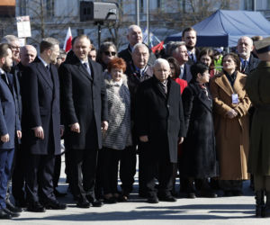 Rocznica katastrofy smoleńskiej. Prezydent Nawrocki uczcił pamięć zmarłych