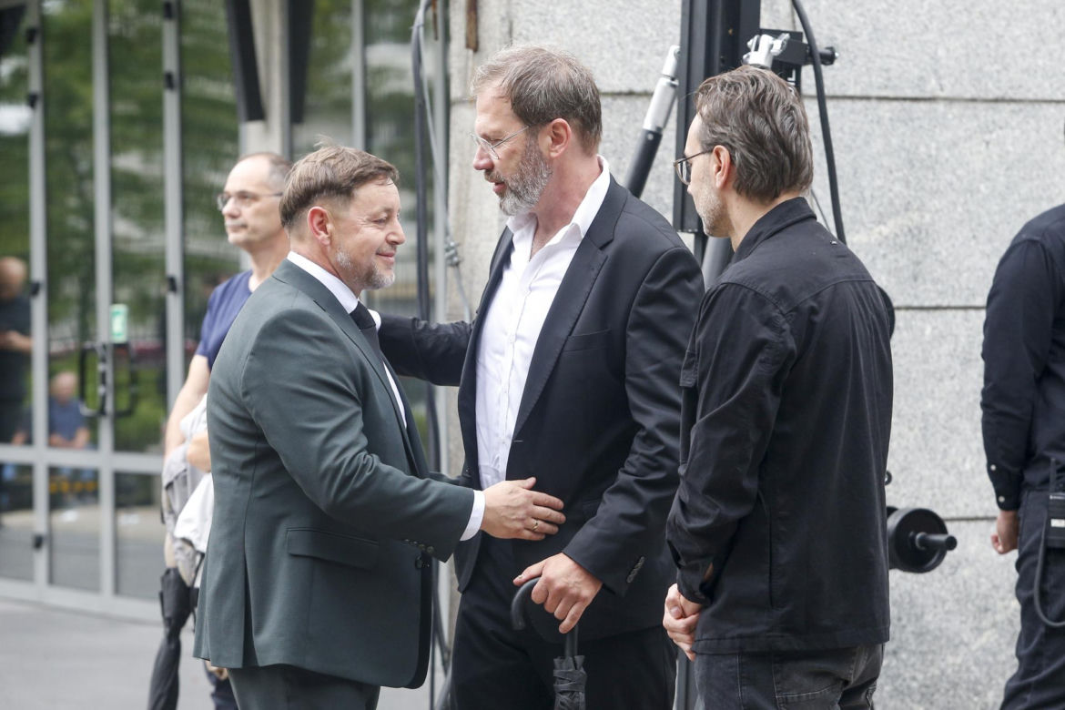 Zapłakane gwiazdy na pogrzebie Joanny Kołaczkowskiej. Steczkowska i Tadla ocierały łzy, panowie też mieli mokre oczy
