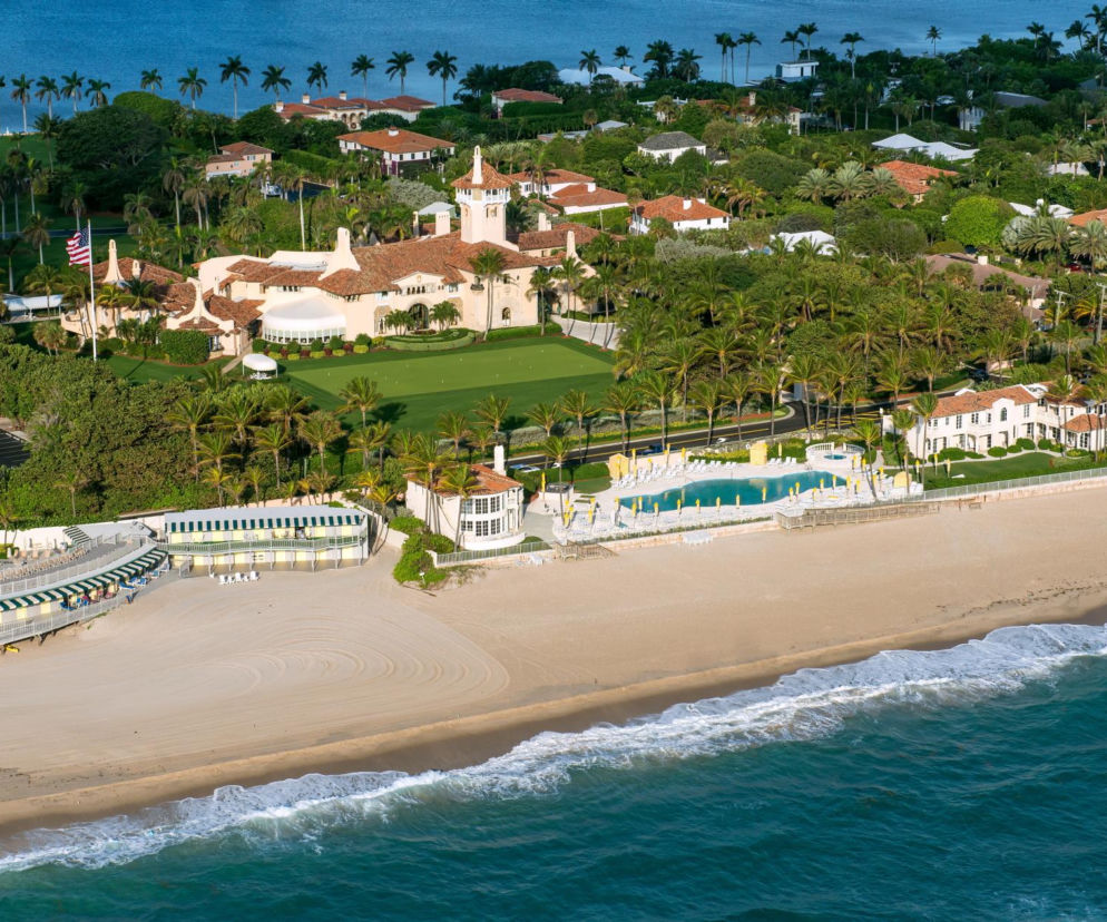 Strzały w rezydencji Donalda Trumpa. Służby zabiły uzbrojonego mężczyznę