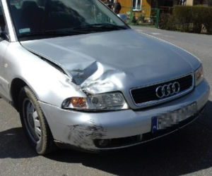 Wypadek na Podkarpaciu: Audi najechało na motocykl. Ranny ojciec i 10-letni syn