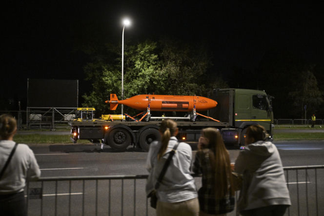 Nocna próba defilady wojskowej w Warszawie