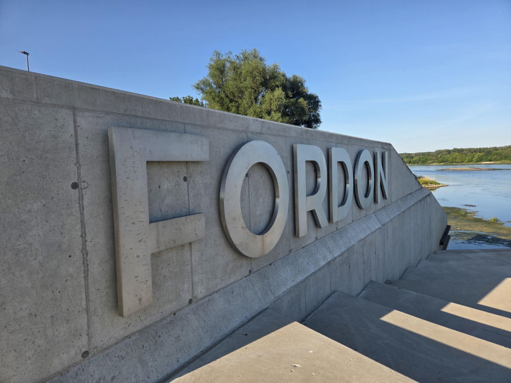 Bardzo niski stan Wisły w Fordonie w Bydgoszczy. Do rekordu brakuje kilkunastu centymetrów