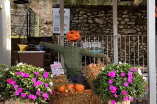 Halloween po włosku. Nad Gardą można spędzić je w zamku, na górskim szlaku, wśród tysięcy dyń, a nawet w parku rozrywki 
