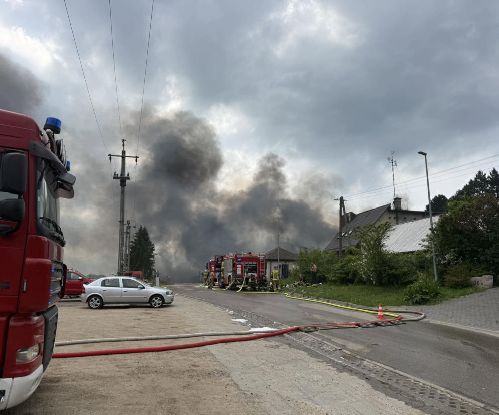 Pożar fabryki aerozoli pod Ustką. Strażacy zakończyli działania