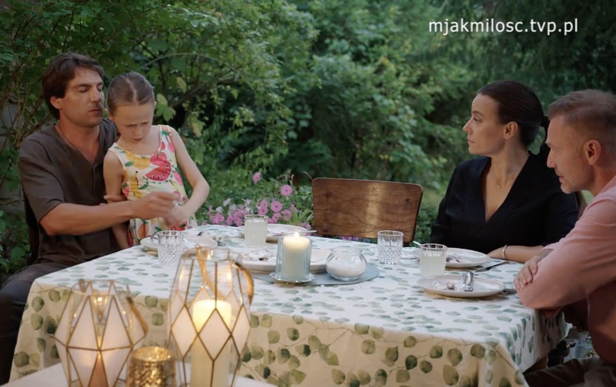 M jak miłość. Magda (Anna Mucha), Dima (Michaił Pszeniczny), Nadia (Mira Fareniuk), Andrzej Budzyński (Krystian Wieczorek)