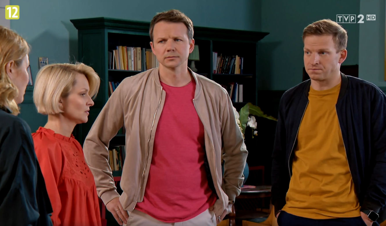 Barwy szczęścia, odcinek 2348, Bruno (Lesław Żurek), Łukasz (Michał Rolnicki), Bożena (Marieta Żukowska), Iza (Agnieszka Warchulska)