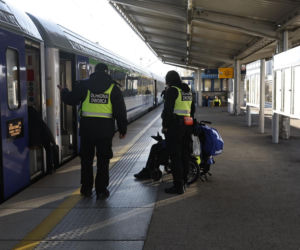 Warszawa. Wojsko na stacjach kolejowych