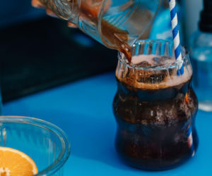 Nowa generacja konsumentów wybiera kawę na zimno – NESCAFÉ rozwija platformę cold coffee