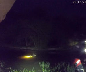 63‑latek tonął, policjant skoczył do wody