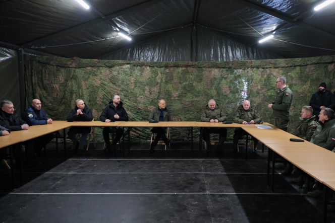 Premier i szef MON na poligonie w Zielonce obserwowali testy bezzałogowców