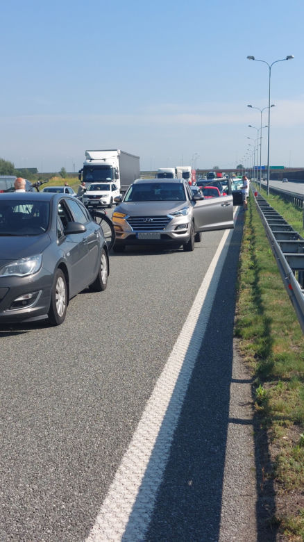 Wypadek na A1. Pożar samochodu zablokował autostradę