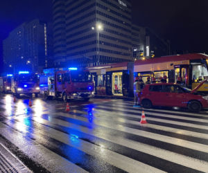 Dramatyczne zderzenie przewozu osób z tramwajem