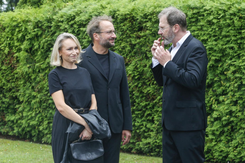 Gwiazdy na pogrzebie Joanny Kołaczkowskiej: Robert Górski z żoną, Moniką Sobień-Górską i Tomasz Majer