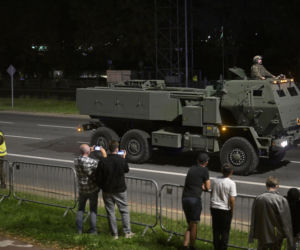 Nocna próba defilady wojskowej w Warszawie