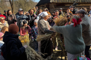 Gorące pożegnanie zimy w Lublinie. Kukły poszły w ruch!