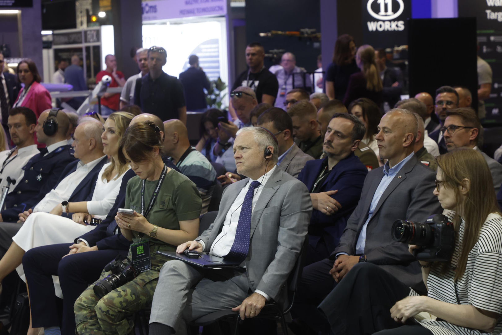 Ambasador USA Tom Rose na Warszawskich Targach Obronnych