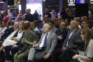 Ambasador USA Tom Rose na Warszawskich Targach Obronnych