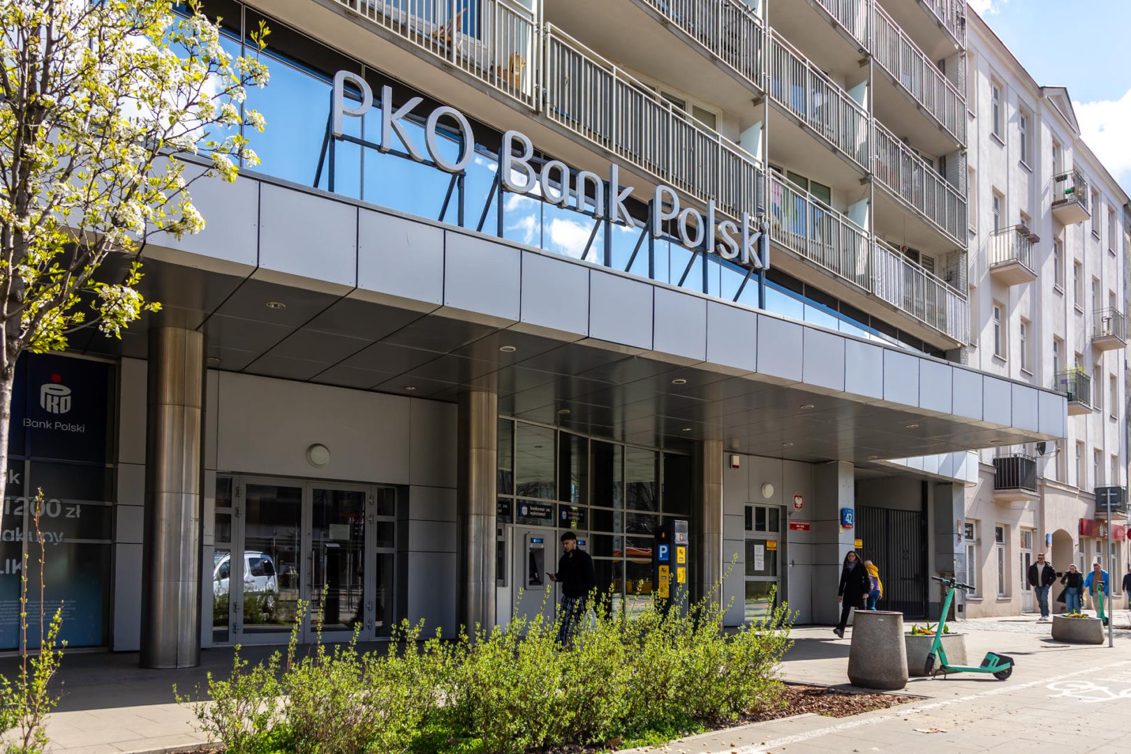 Blok przy Targowej 42 w Warszawie