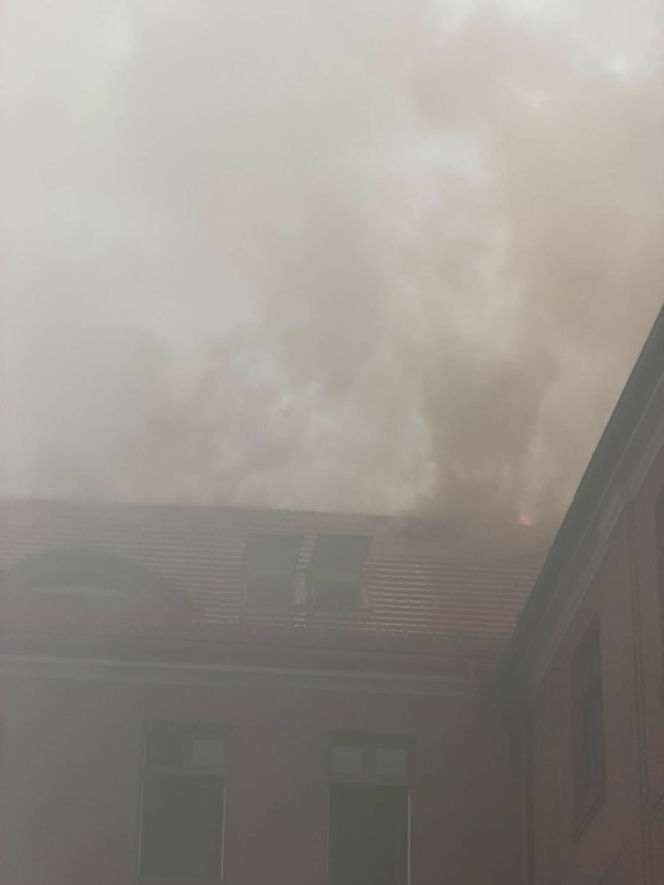 Gigantyczny pożar w centrum Chorzowa. Nad miastem unoszą się kłęby czarnego dymu
