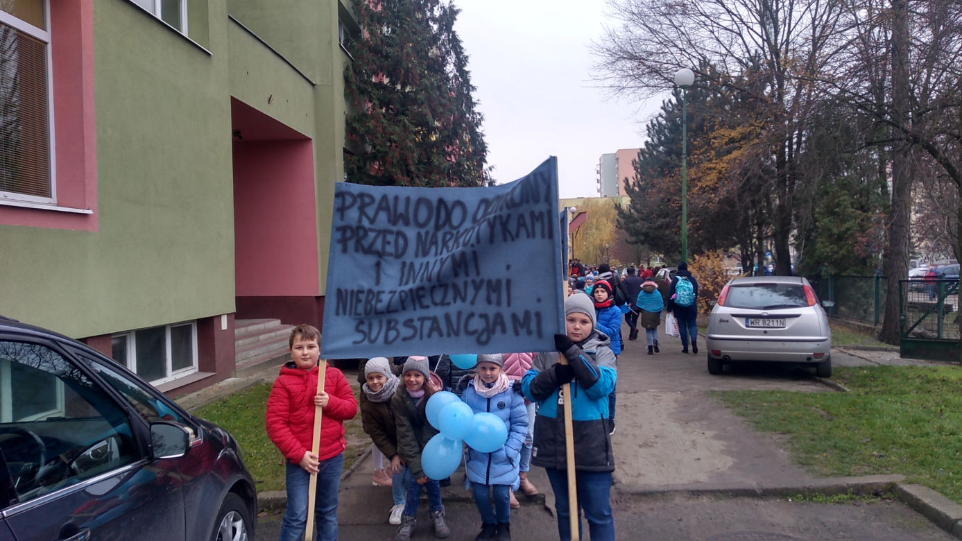30 lat Konwencji Praw Dziecka. Uczniowie z radomskiej szkoły uczcili ważną datę