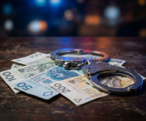 Fałszywe paczki i 150 tys. zł strat. Grozi im do 8 lat więzienia