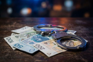 Fałszywe paczki i 150 tys. zł strat. Grozi im do 8 lat więzienia