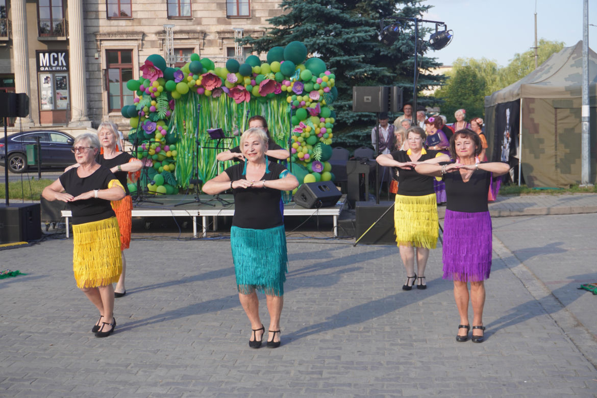Dni Skarżyska-Kamiennej 2024. Potańcówka przed Miejskim Centrum Kultury