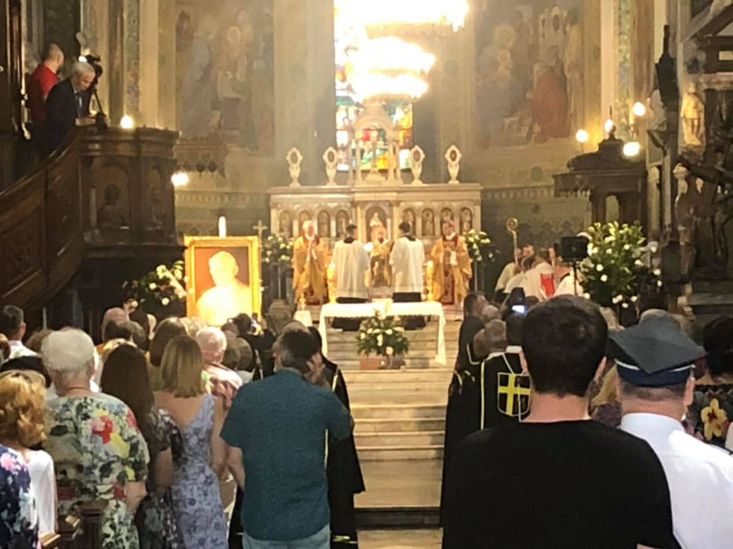 Płock. Kardynał Dziwisz odsłonił "Okno papieskie"! Ponad tysiąc marmurów i granitów!