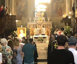 Płock. Kardynał Dziwisz odsłonił Okno papieskie! Ponad tysiąc marmurów i granitów!