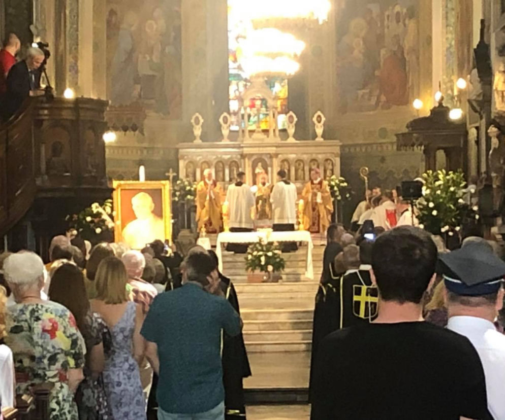 Płock. Kardynał Dziwisz odsłonił Okno papieskie! Ponad tysiąc marmurów i granitów!