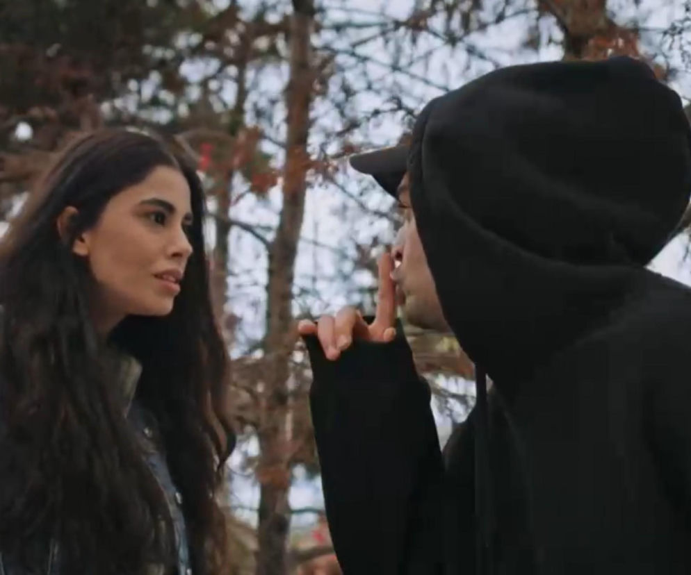 Złoty chłopak, odcinek 272: Zdrada w murach posiadłości! Aysen przechodzi na stronę wroga i pomaga Sinanowi!