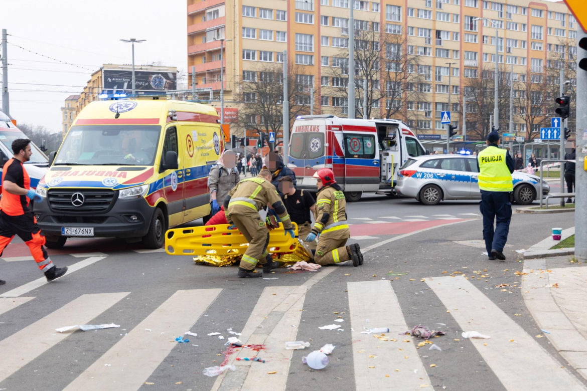 W Szczecinie kierowca rozpędzonym samochodem wpadł w pieszych