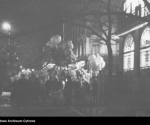 Sylwestrowe bale w II RP. Elegancja, szampan i mazur o północy