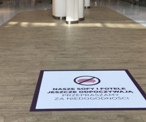 Galerie na Śląsku otwarte! Ludzie bez rękawiczek i z opuszczonymi maskami