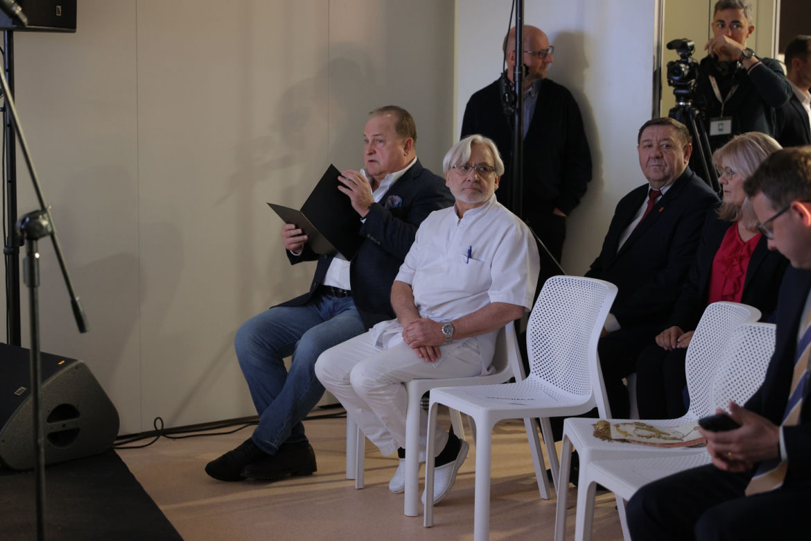 Budzik już może budzić dorosłych. Klinika dla osób w śpiączce już otwarta!