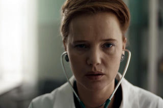 Lekarka rzuciła wyzwanie systemowi. Jest zwiastun Ołowianych dzieci Netflixa