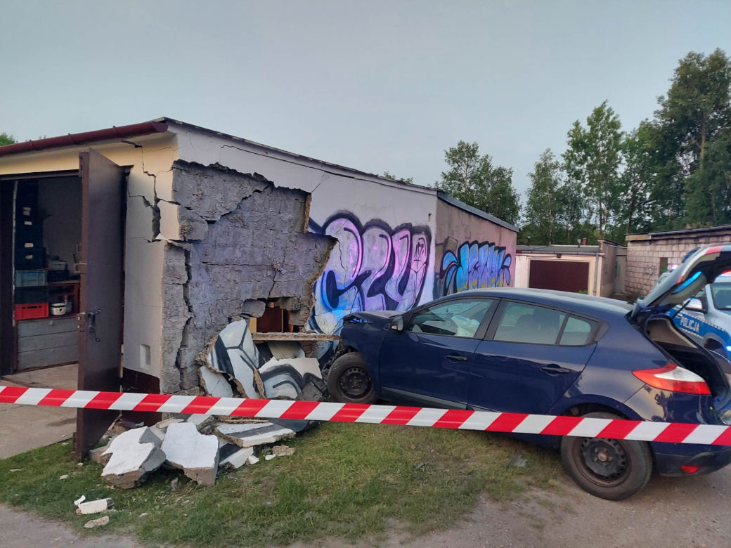 Pijany wjechał w garaż