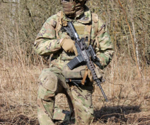 Brytyjscy żołnierze, ćwiczenia na poligonie