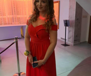 Tak bawili się maturzyści na studniówce skarżyskiego Erbla. Kreacje jak z czerwonego dywanu