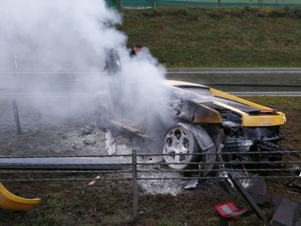 Luksusowe Lamborghini paliło się na A1 koło Tournia! W środku był 42-latek