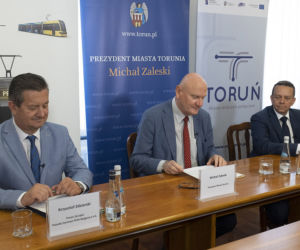 Toruń będzie miał pięć nowych tramwajów od firmy PESA. Umowa podpisana