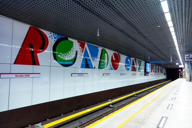 Stacja metra M2 Rondo ONZ