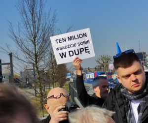 Protest pod siedzibą TZMO. Co dalej z Toruńskimi Zakładami Materiałów Opatrunkowych w Rosji?