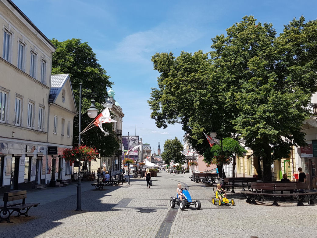 Ulica Żeromskiego, główny deptak miejski