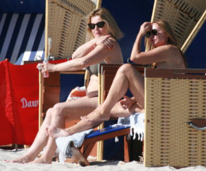 Grażyna Szapołowska na plaży