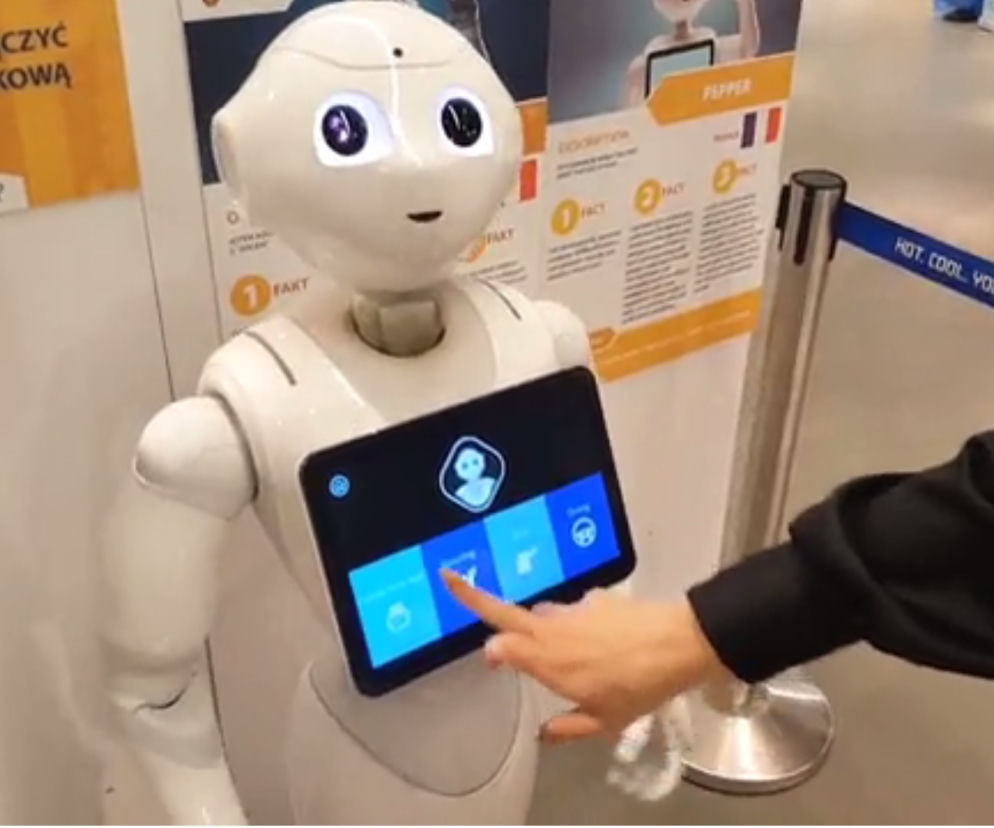 Jak smakuje kawa od robota baristy? W Bydgoszczy działa Robopark! [WIDEO]