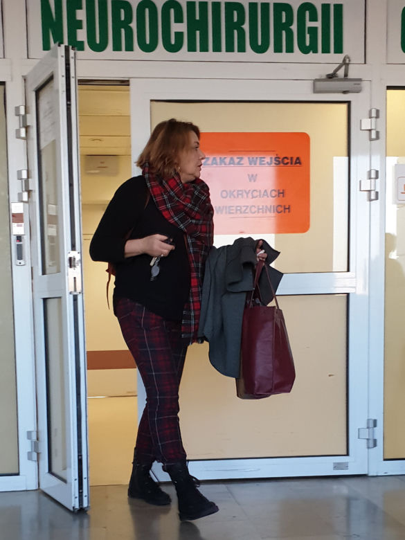 Małgorzata Ostrowska-Królikowska wychodzi ze szpitala