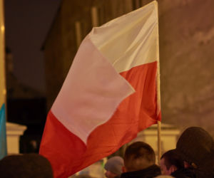 Znicze i flagi pod pomnikami. Lublin uczcił rocznicę 13 grudnia