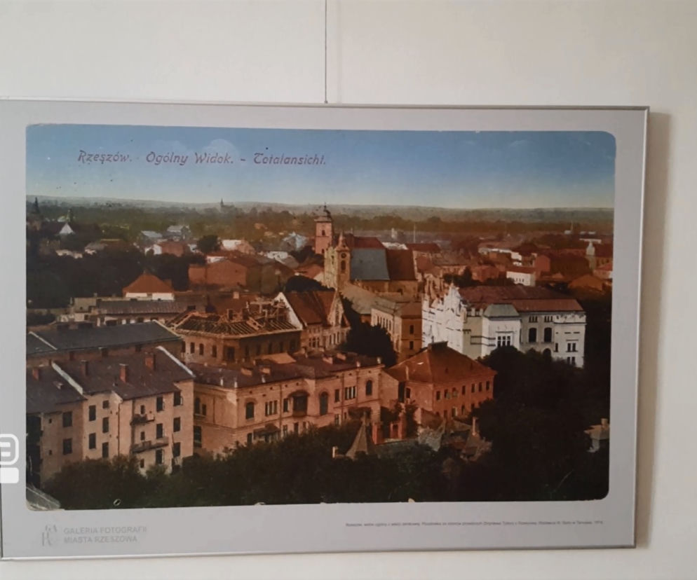 Wystawa pocztówek w Galerii Fotografii Miasta Rzeszowa