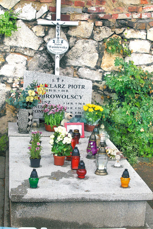 Babcia odwiedziła grób Madzi